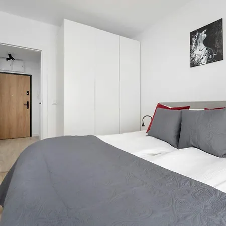 Stylish For 4 People With Underground Parking By Renters 아파트 *