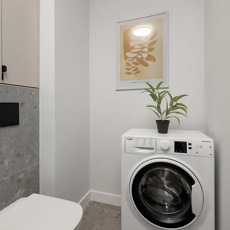 Stylish For 4 People With Underground Parking By Renters 아파트 *