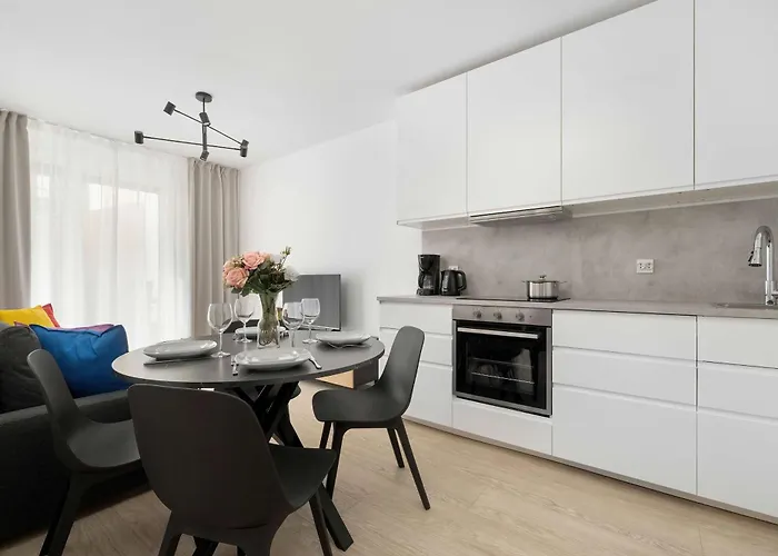 Stylish For 4 People With Underground Parking By Renters Appartement Wrocław