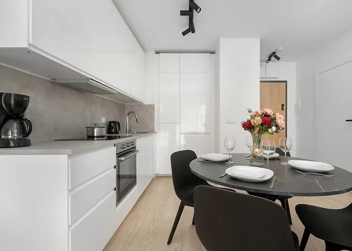 Stylish For 4 People With Underground Parking By Renters Appartement Wrocław