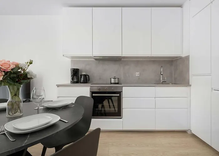 Stylish For 4 People With Underground Parking By Renters * Wrocław