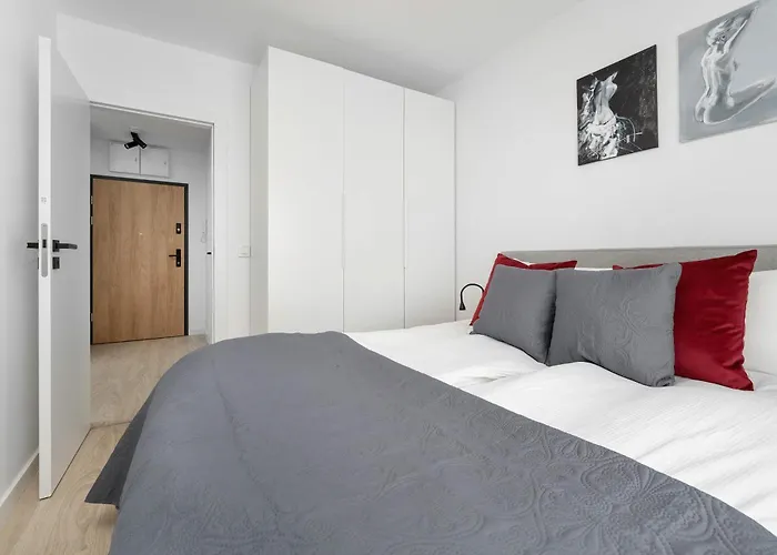 Stylish For 4 People With Underground Parking By Renters Appartement *
