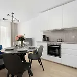 Stylish For 4 People With Underground Parking By Renters Lejlighed Wrocław