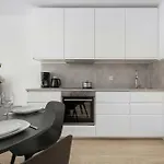 Stylish For 4 People With Underground Parking By Renters * Βρότσλαβ