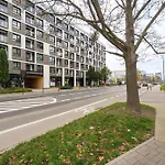 Stylish For 4 People With Underground Parking By Renters Διαμέρισμα *