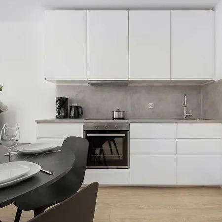 Stylish For 4 People With Underground Parking By Renters * Вроцлав
