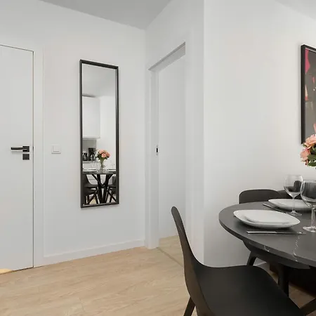 Stylish For 4 People With Underground Parking By Renters Вроцлав
