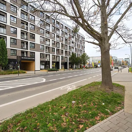 Stylish For 4 People With Underground Parking By Renters Apartment *