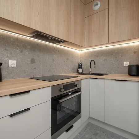 Stylish For 4 People With Underground Parking By Renters Βρότσλαβ