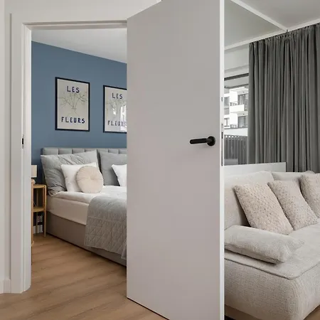 Stylish For 4 People With Underground Parking By Renters Διαμέρισμα Βρότσλαβ