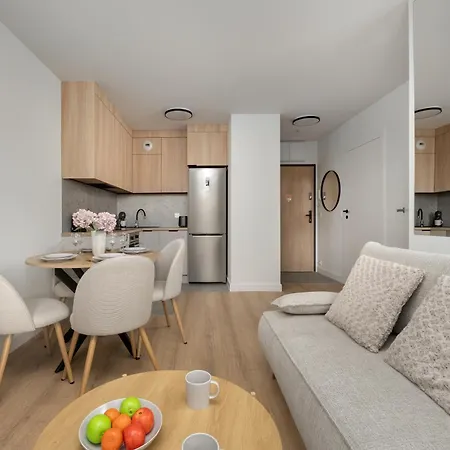 Stylish For 4 People With Underground Parking By Renters Βρότσλαβ