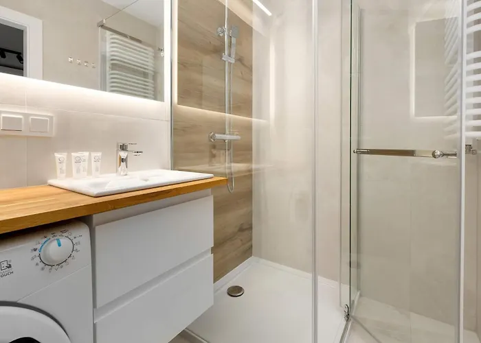 Stylish For 4 People With Underground Parking By Renters Apartman *